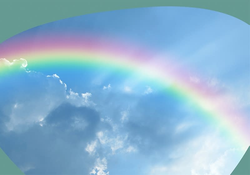 Regenbogen am blauen Himmel.