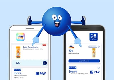 Zwei Handydisplays, mit dm-App und mit PAYBACK App, das PAYBACK Maskottchen macht ein Spagat