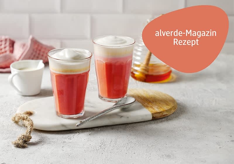 Lila-Chai-Latte mit Roter Bete