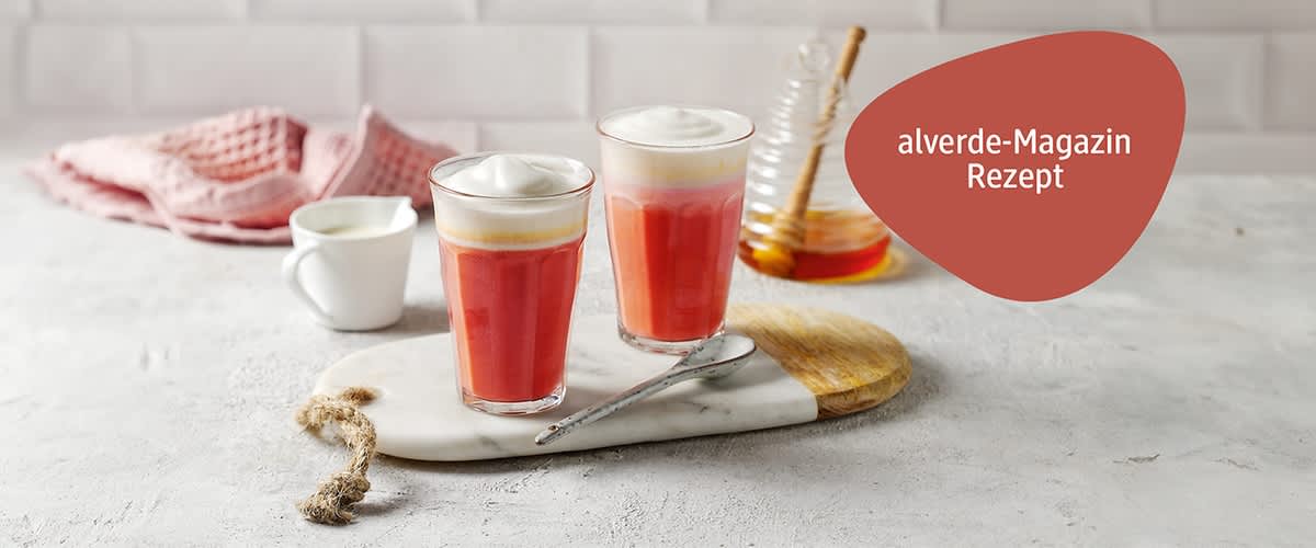 Lila-Chai-Latte mit Roter Bete