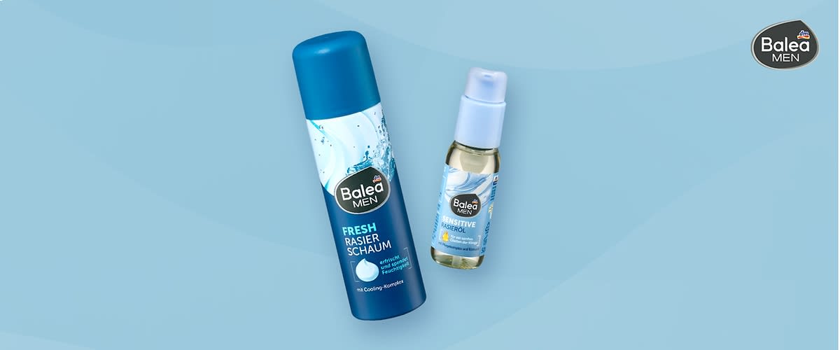 Zwei blaue Balea MEN-Produkte auf hellblauem Hintergrund: links eine Dose Rasier­schaum mit dem Text „Fresh Rasierschaum“, rechts ein kleines Pumpspray mit der Aufschrift „Sensitive Rasieröl“