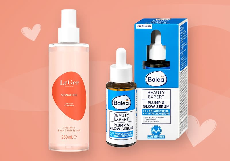 Eine Flasche LeGer Signature Body & Hair Spray neben zwei Balea Beauty Expert Plump & Glow Serum Flaschen, eine davon in der Verpackung