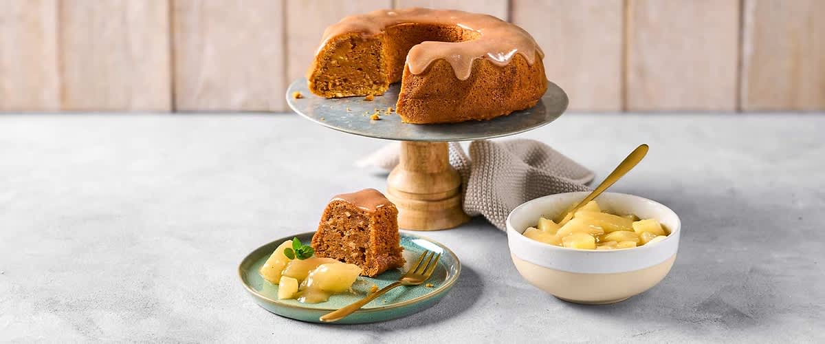 Möhren-Haselnusskuchen mit Birnenspalten 🍰 | dm