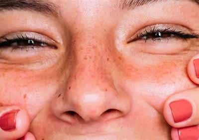 Nahaufnahme eines Augenbrauenbereichs