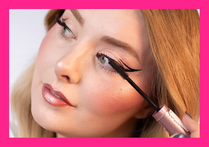 Frau mit Lippenstift und Haaren