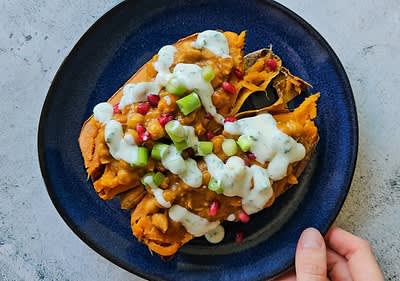 Gebackene Süßkartoffel mit Joghurt-Dressing