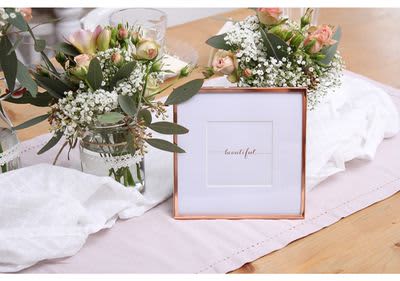 Roségoldener Rahmen & innen der Schriftzug „beautiful“