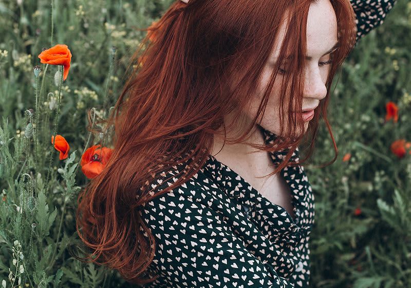 Frau mit roten Haaren