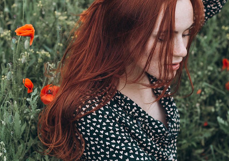 Frau mit roten Haaren