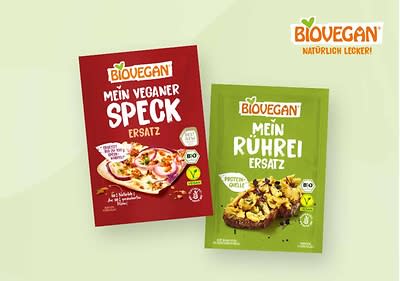 Zwei Biovegan-Produkte auf grünem Hintergrund