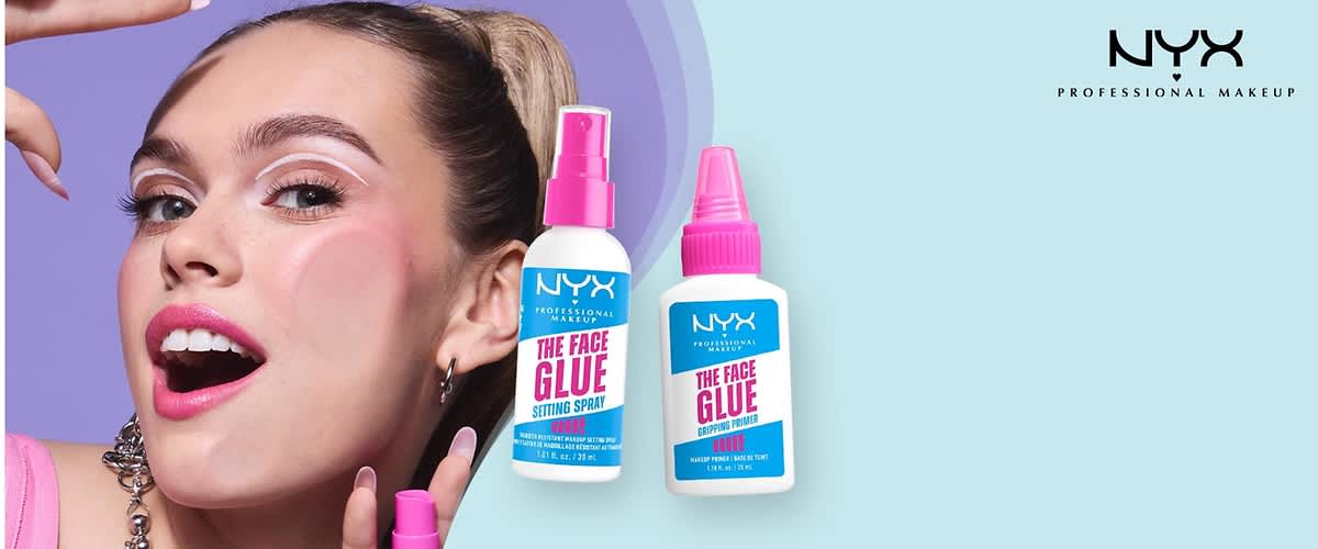 Zwei NYX Make-up-Produkte vor blauem Hintergrund