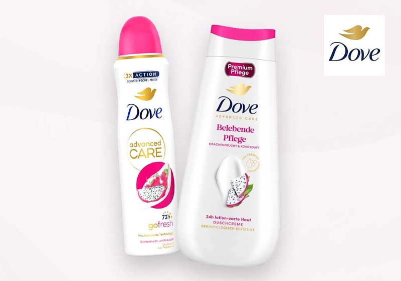 Zwei weiße Dove-Produktverpackungen nebeneinander: links eine Sprühdose mit pinker Kappe und Aufschrift „advanced CARE“ sowie Bild einer Drachenfrucht, rechts eine Duschflasche mit pinkem Verschluss und Aufschrift „Belebende Pflege“ und Drachenfruchtabbildung; oben rechts kleines Dove-Logo