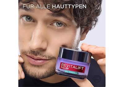 Person hält Cremedose