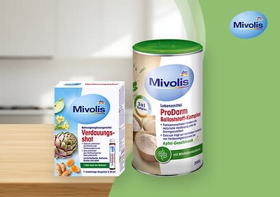 Zwei Mivolis Verdauungsprodukte auf Küchentisch