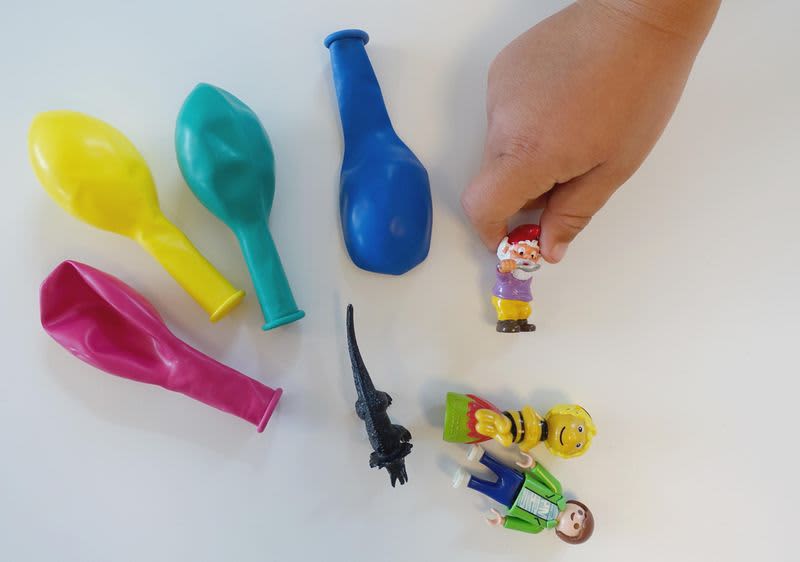 Material für ein Überraschungsei aus Eis