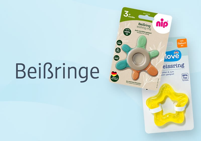 Zwei Beißringe auf blauem Hintergrund