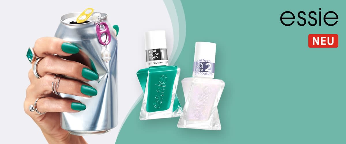 Zwei Essie Nagellackflaschen in grün und pink auf hellrosa Hintergrund
