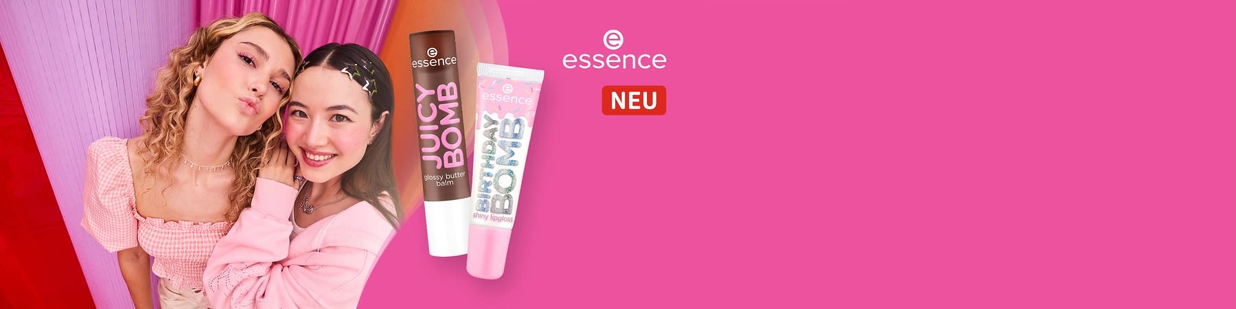 Zwei Essence Lippenprodukte auf rosa Hintergrund