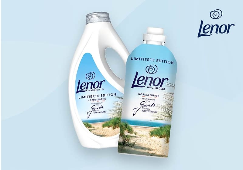 Zwei Lenor-Nordseebrise Produkte vor Strandhintergrund