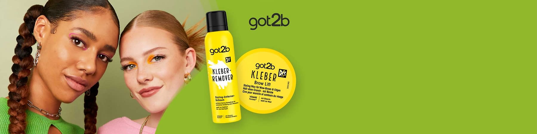 zwei junge Personen mit geflochtenen Zöpfen links angedeutet, rechts zwei gelbe got2b-Produktverpackungen auf grünem Hintergrund: eine hochstehende Sprühdose mit der Aufschrift „Kleber-Remover“ und eine runde Dose mit der Aufschrift „Kleber Brow Lift“
