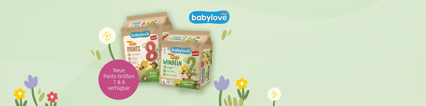 Zwei Babylove Windelpackungen auf hellgrünem Hintergrund, links braune Packung „Pants“ Größe 8 mit großer roter „8“-Zahl, rechts braune Packung „Windeln“ Größe 2 mit großer grüner „2“-Zahl, beide mit Babylove-Logo und Illustrationen von Biene und Eichhörnchen