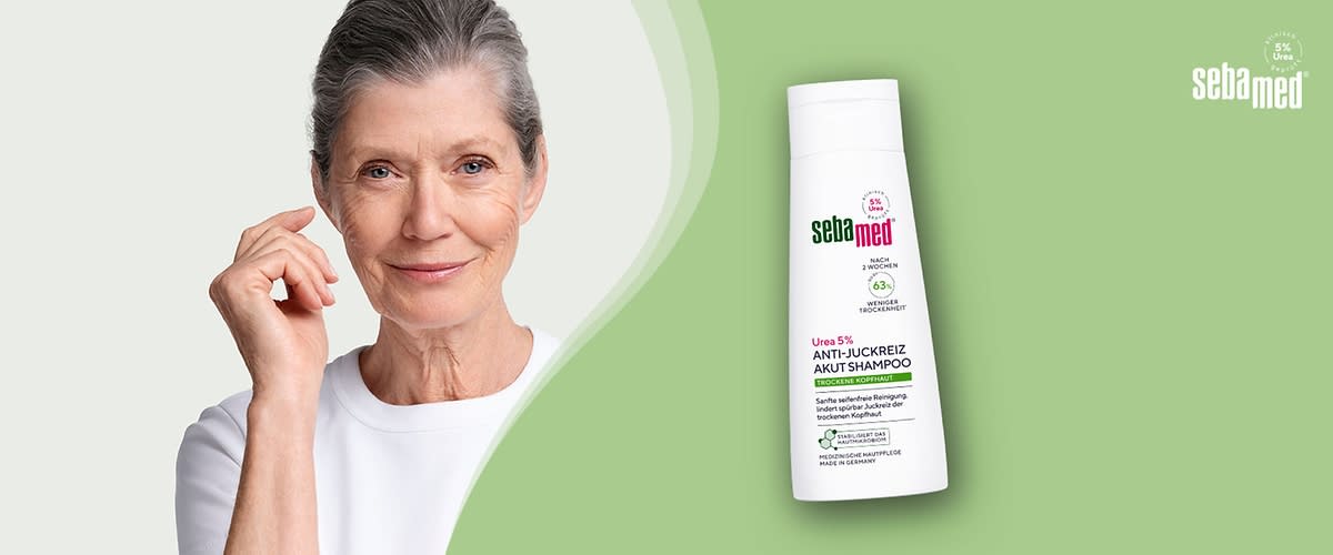 Zwei Produktverpackungen von Sebamed auf einem hellgrünen Hintergrund, links eine Lotion, rechts ein Shampoo, die Lotion trägt das ECARF-Siegel für allergikerfreundliche Qualität, oben rechts das Sebamed-Logo in Weiß