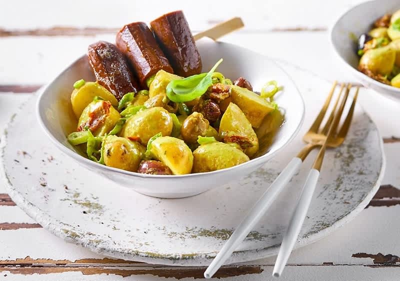 Kartoffelsalat mit Pesto-Dressing & Seitan-Wurstspieß
