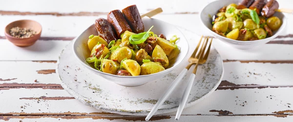 Kartoffelsalat mit Pesto-Dressing & Seitan-Wurstspieß