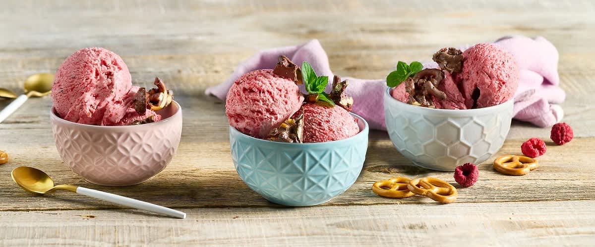 Himbeer-Frozen-Joghurt mit Schoko-Brezel-Splitter