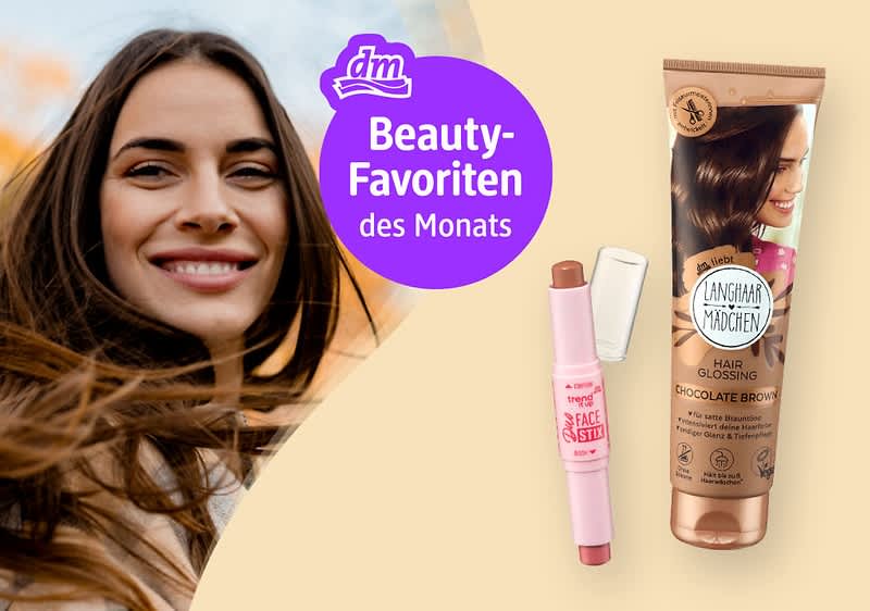 Eine lila Verpackung mit der Aufschrift „Grow & Tint Mascara“ neben einer braunen Verpackung mit der Aufschrift „Foundation Stick“ und einem lila Eyeliner mit roségoldenem Griff, darüber der Text „Beauty-Favoriten des Monats“ auf lila Hintergrund