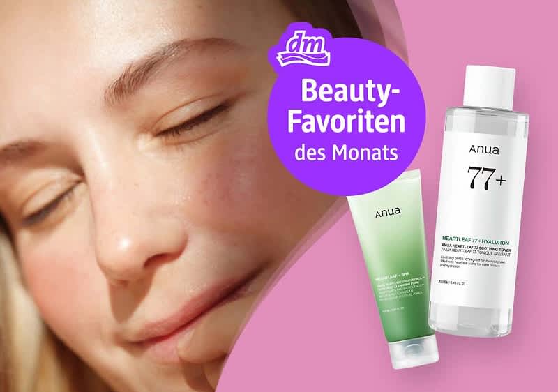 Eine rosa Hintergrundfläche zeigt zwei Anua-Produkte: eine grüne Tube und eine transparente Flasche mit der Aufschrift „77+“. Daneben steht ein lila Kreis mit dem Text „Beauty-Favoriten des Monats“.