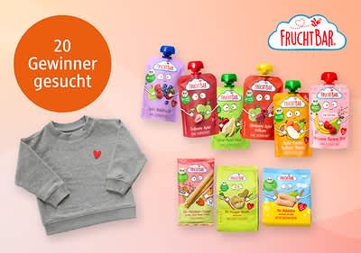 Eine Collage aus einem grauen Kinderpullover mit rotem Herz auf der Brust und verschiedenen FruchtBar-Produkten, darunter sechs bunte Quetschbeutel mit den Geschmacksrichtungen Apfel, Banane, Erdbeere und Himbeere sowie drei Snackpackungen mit den Aufschriften Knusper-Riegel Apfel & Banane, Knusper-Riegel Apfel & Erdbeere und Knusper-Riegel Apfel & Mango