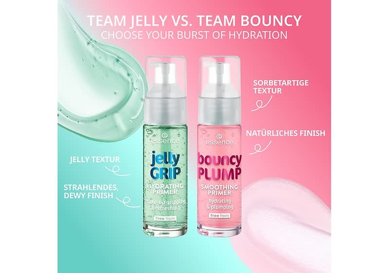 Zwei Flaschen mit Pumpverschluss stehen nebeneinander vor einem Hintergrund, der links grün und rechts rosa ist; die linke Flasche trägt die Aufschrift essence jelly GRIP hydrating primer und verspricht eine strahlendes, dewy finish mit jelly Textur, während die rechte Flasche mit der Aufschrift essence bouncy PLUMP smoothing primer ein natürliches Finish und sorbetartige Textur bietet; darüber steht TEAM JELLY VS. TEAM BOUNCY CHOOSE YOUR BURST OF HYDRATION in weißer Schrift.