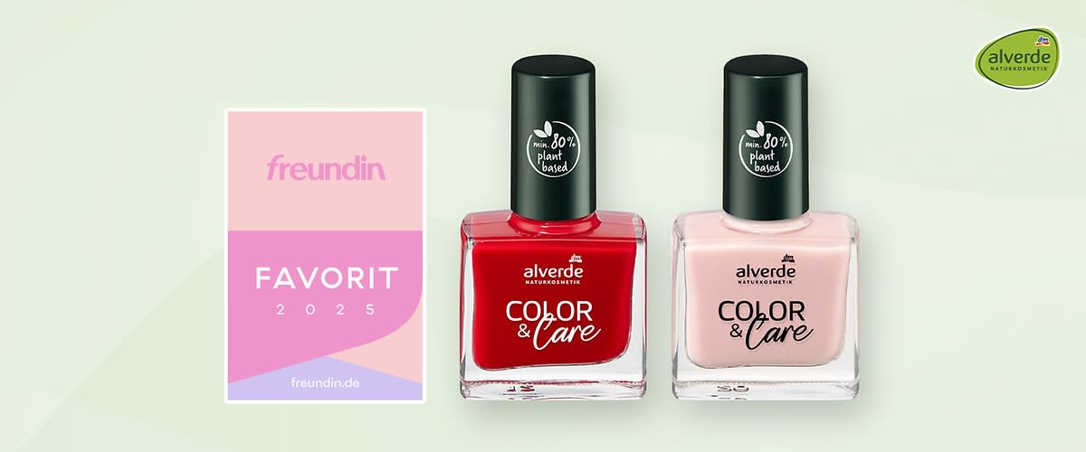 Zwei Nagellackflaschen von alverde Naturkosmetik, links in Rot und rechts in Rosa, mit der Aufschrift „Color & Care“ und „mind. 80 % plant based“, daneben ein Freundinnen-Favorit 2025 Siegel und das alverde Logo