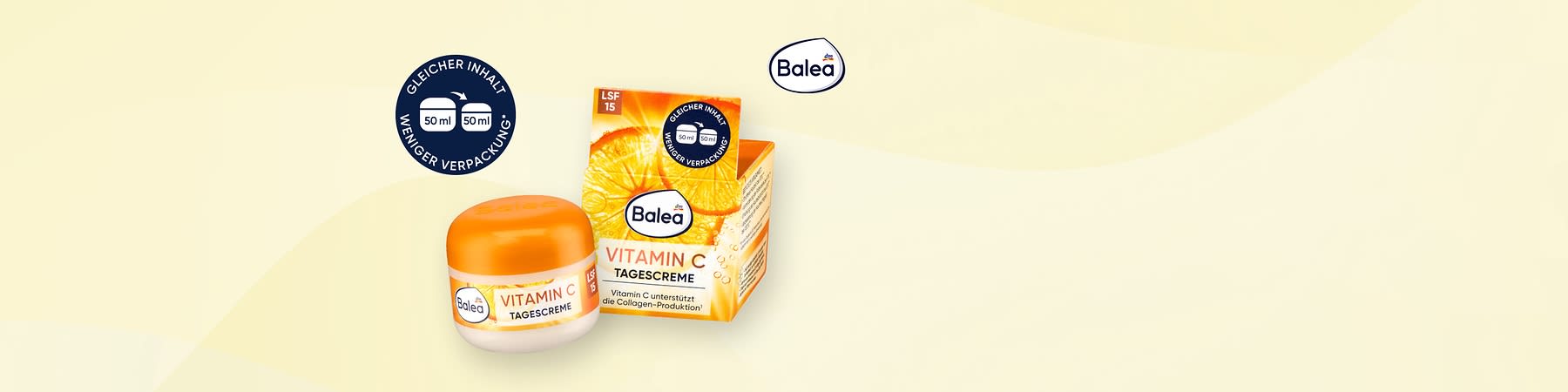 Eine Produktverpackung der Balea Vitamin C Tagescreme mit einem orangefarbenen Design, das eine aufgeschnittene Orange zeigt, ist abgebildet, daneben steht der dazugehörige Cremetiegel mit weißem Deckel und orangefarbenem Etikett, auf dem Balea Vitamin C Tagescreme steht, darüber ein rundes blaues Siegel mit der Aufschrift Gleicher Inhalt, weniger Verpackung und 50 ml, die Verpackung trägt zusätzlich die Aufschrift Vitamin C unterstützt die Collagen-Produktion und LSF 15
