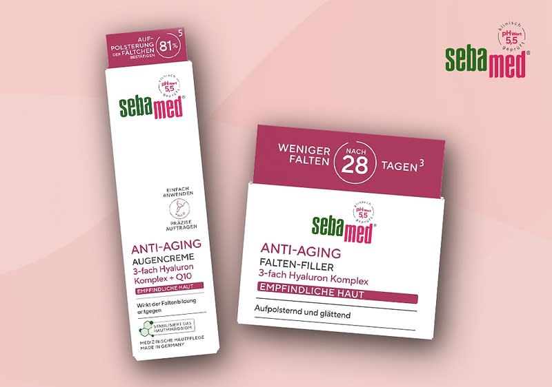 Zwei Produktverpackungen von Sebamed Anti-Aging. Links eine weiße Verpackung mit der Aufschrift „Augencreme 3-fach Hyaluron Komplex + Q10“, rechts eine quadratische Verpackung mit der Aufschrift „Falten-Filler 3-fach Hyaluron Komplex empfindliche Haut“. Beide Verpackungen sind auf einem rosa Hintergrund platziert, oben rechts das Sebamed-Logo in Grün und Rot