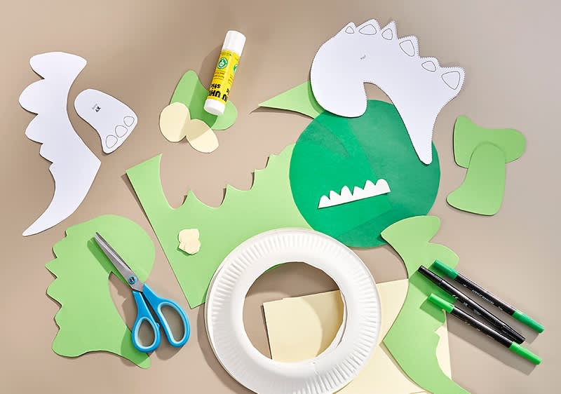 Vorlage auf das Bastelpapier übertragen und ausschneiden