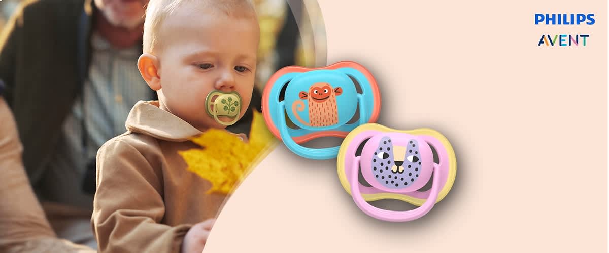 Zwei bunte Schnuller mit Tiermotiven, links ein Affe auf einem blauen Schnuller mit orangefarbenem Rand, rechts ein Leopard auf einem rosa Schnuller mit gelbem Rand, oben rechts der Text „PHILIPS AVENT“