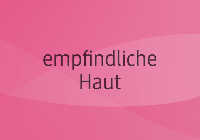 Der Text „empfindliche Haut“ steht in weißer Schrift auf einem blauen Hintergrund mit geschwungenen Linien