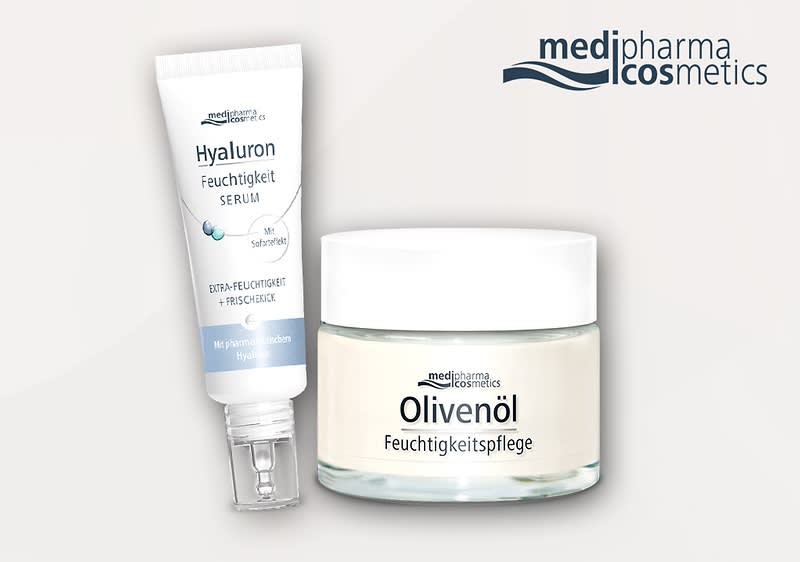 Eine weiße Tube mit der Aufschrift „Hyaluron Feuchtigkeitsserum“ und eine weiße Dose mit der Aufschrift „Olivenöl Feuchtigkeitspflege“ von medipharma cosmetics