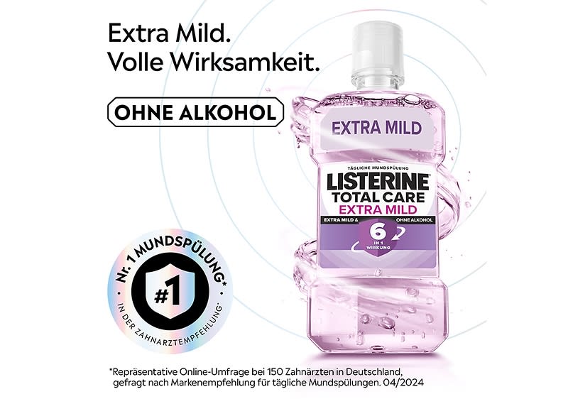 Eine transparente Mundspülungsflasche mit lila Flüssigkeit und der Aufschrift „Listerine Total Care Extra Mild“ sowie „Ohne Alkohol“. Oben links steht „Extra Mild. Volle Wirksamkeit.“ und darunter „OHNE ALKOHOL“. Unten links ein Siegel mit der Aufschrift „Nr. 1 Mundspülung in der Zahnarztempfehlung“. Darunter ein Hinweis auf eine repräsentative Online-Umfrage bei 150 Zahnärzten in Deutschland, durchgeführt im April 2024