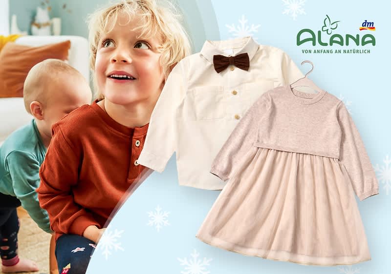 Links ein verschwommenes Bild von zwei Kindern, rechts ein weißes Hemd mit brauner Fliege und ein rosa Kleid mit langen Ärmeln, oben rechts das Logo von Alana