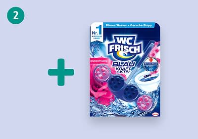 Eine Verpackung von WC Frisch Blau Kraft Aktiv mit der Aufschrift „Nr. 1 in Deutschland und Österreich“, „Blütenfrische“ und „Blaues Wasser + Geruchs-Stopp“ auf einem blauen Hintergrund mit pinken und blauen Duftsteinen
