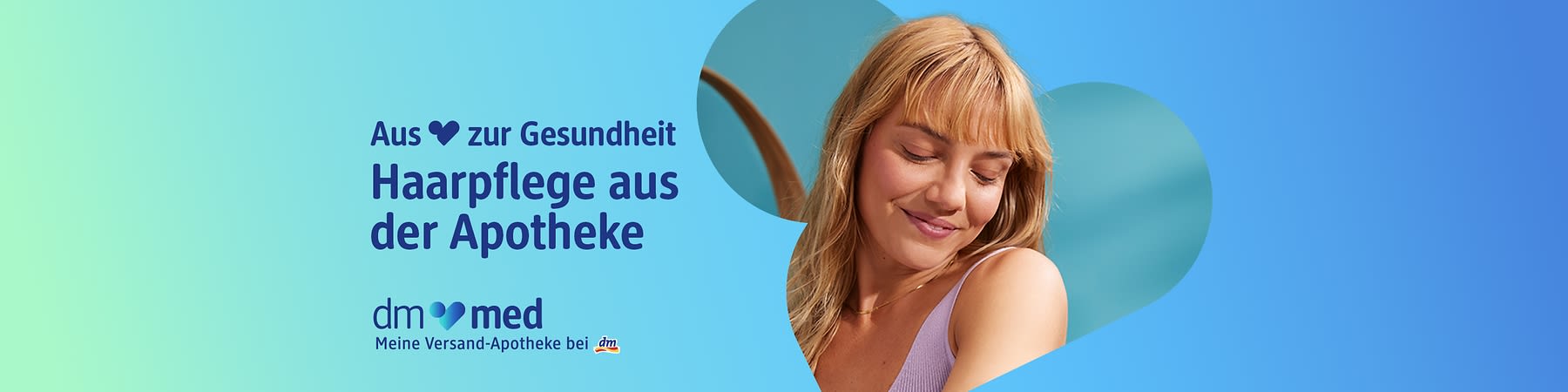 Der Text „Aus Liebe zur Gesundheit Haarpflege aus der Apotheke“ steht neben dem Logo von dm med und dem Slogan „Meine Versand-Apotheke bei dm“ auf einem blau-grünen Hintergrund