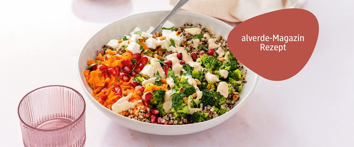 Power Bowl mit Quinoa & Brokkoli von oben fotografiert