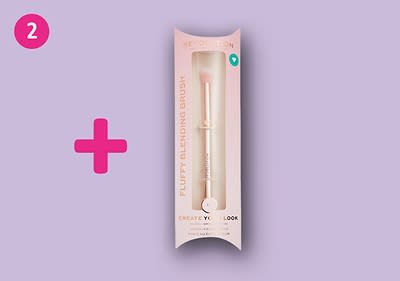 Eine rosa Verpackung mit einem Fluffy Blending Brush von Revolution, daneben eine pinke Zahl 2 und ein pinkes Pluszeichen