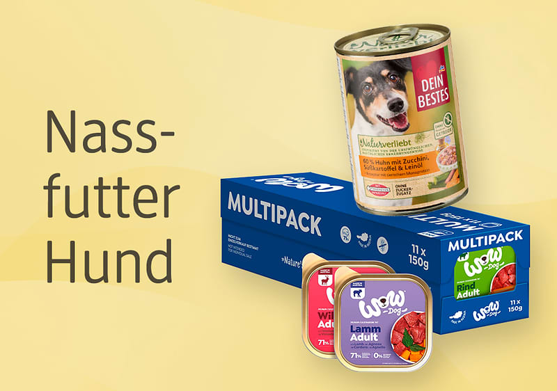 Mehrere Hundefutter-Produkte: links der Text „Nassfutter Hund“, rechts oben eine Dose „DEIN BESTES“ Nassfutter mit Hundebild, darunter eine blaue Multipack-Verpackung mit Aufschrift „MULTIPACK 11 x 150g“ und vorne zwei quadratische Nassfutter-Schalen der Marke „Wow“ mit den Sorten „Lamm Adult“ (lila) und „Rind Adult“ (grün)