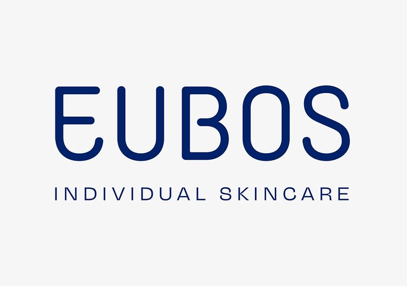 Das Logo von EUBOS mit dem Schriftzug „INDIVIDUAL SKINCARE“ in blauer Schrift auf grauem Hintergrund