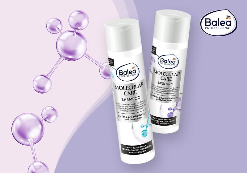 Drei weiße Flaschen der Marke Balea Professional mit der Aufschrift „Molecular Care“ für Shampoo, Spülung und Haarkur auf einem lila Hintergrund mit Molekül-Illustrationen