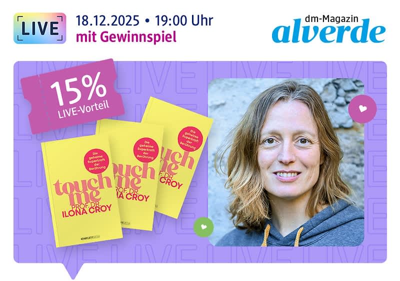 Live am 18.12.2025, 19:00 Uhr: Psychologin und Neurowissenschaftlerin Dr. Ilona Croy lächelt in die Kamera, dm-Magazin alverde Logo, das Buch „Touch me: Die geheime Superkraft der Berührung“ von Prof. Dr. Ilona Croy und der Hinweis auf ein Gewinnspiel